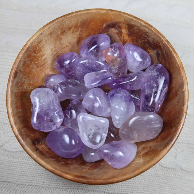 purple amethyst tumblestones in a wooden bowl (2)