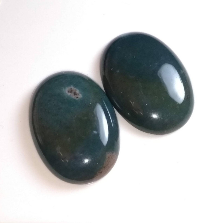 Bloodstone cabochons for jewellery making