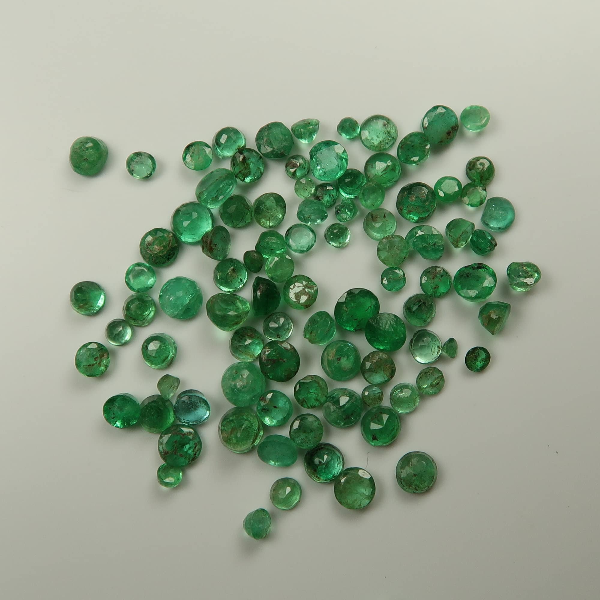 thumbnail image 2 of New 6MM 8MM 10MM 12mm Natural Green Emerald Round Gems Loose Beads 2 of 14