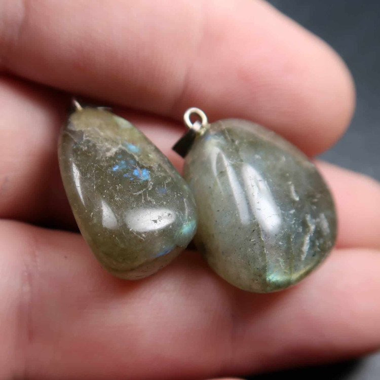 Labradorite tumblestone pendants