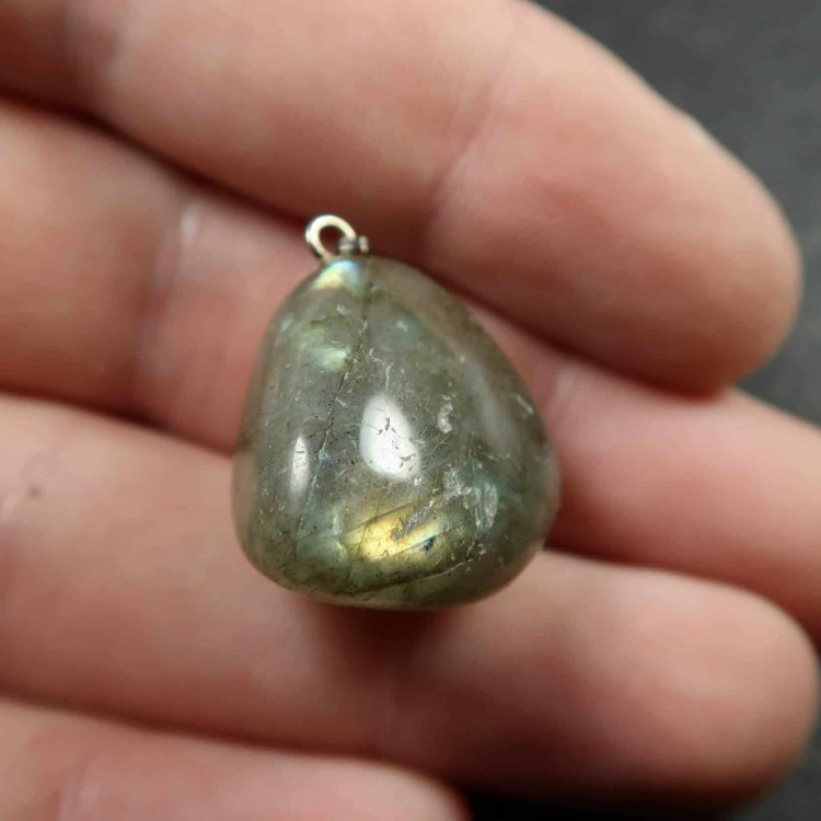 Labradorite tumblestone pendant