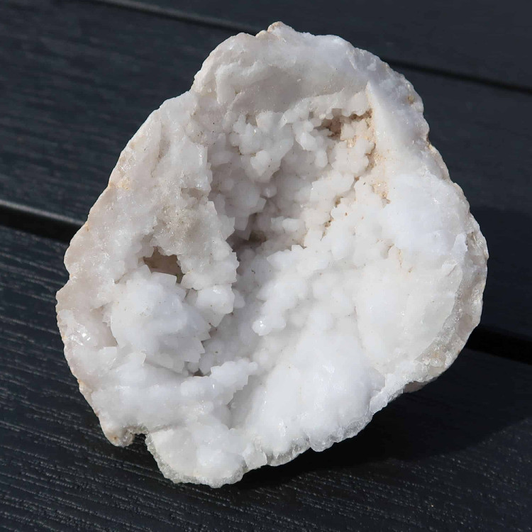 moroccan white quartz geode halves (5)