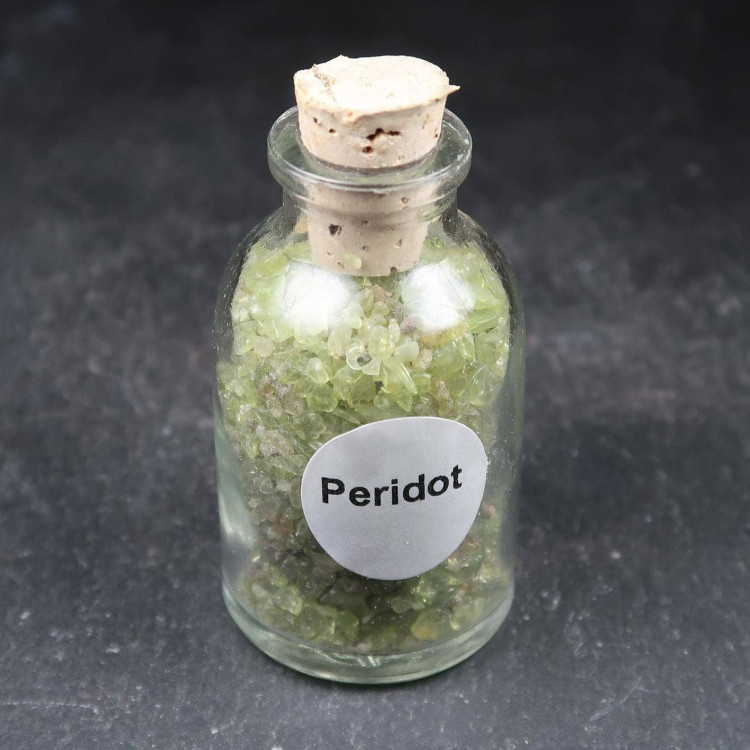 peridot gemstone chip bottles (1)