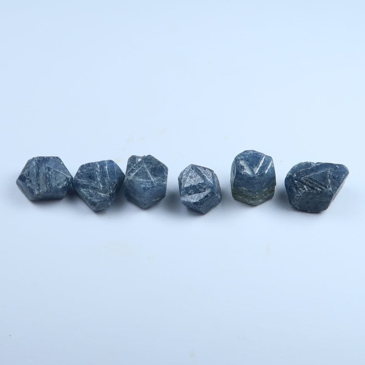 corundum sapphires with trigonal growth 11