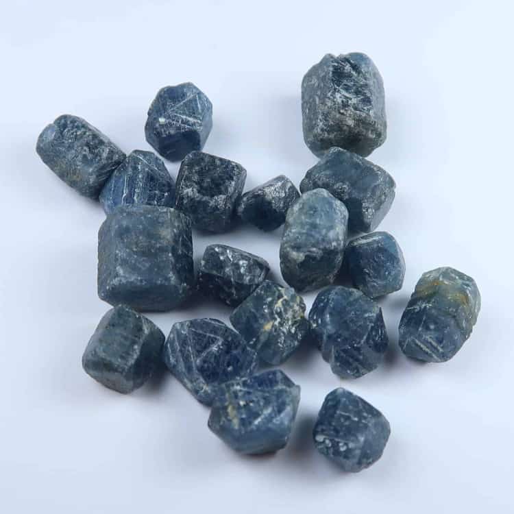 corundum sapphires with trigonal growth 2
