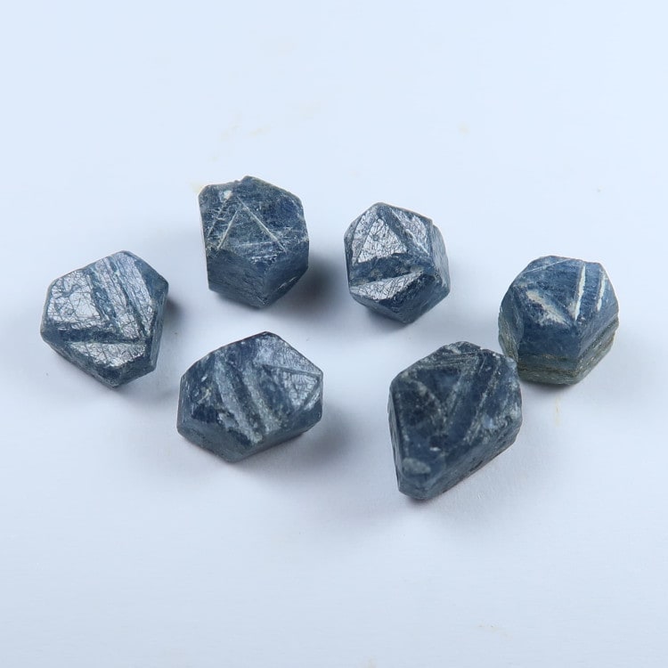 corundum sapphires with trigonal growth 3